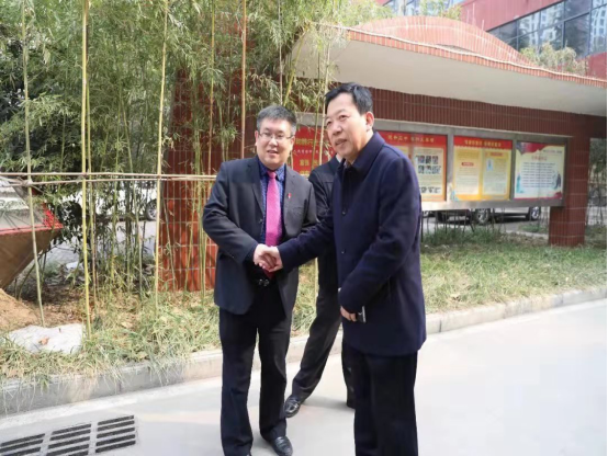 洛阳市教育局党组书记、局长宋义林一行到东升二中调研(1)288.png