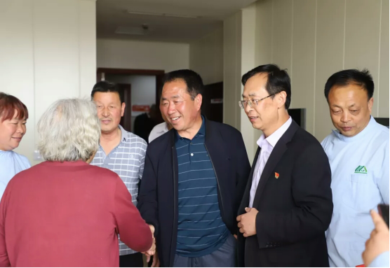 卢氏县民政局局长樊亘芳一行来爱430.png