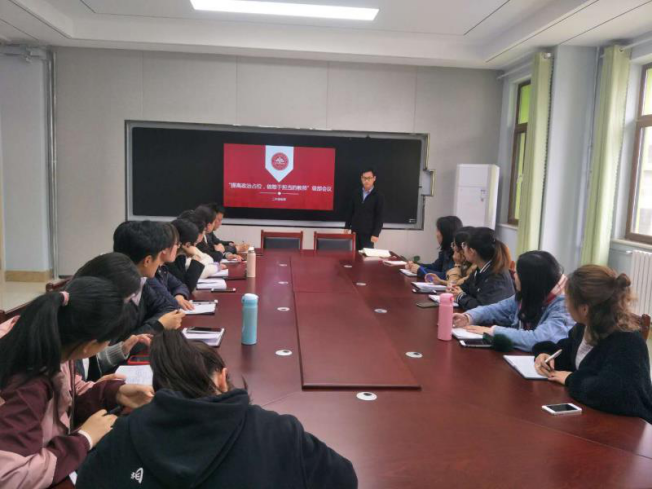 他“发明”了患颈椎病老师批改作业“不痛”法(1)862.png