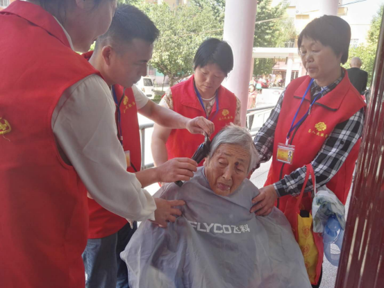 父亲节里送祝福 帮天下儿女尽孝心(3)214.png