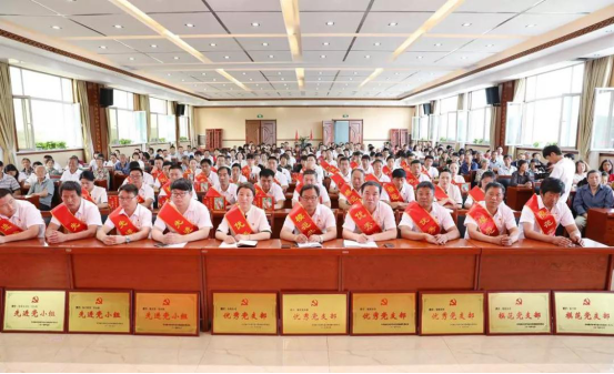 振兴小镇举行庆祝中国共产党建党98周年暨279.png